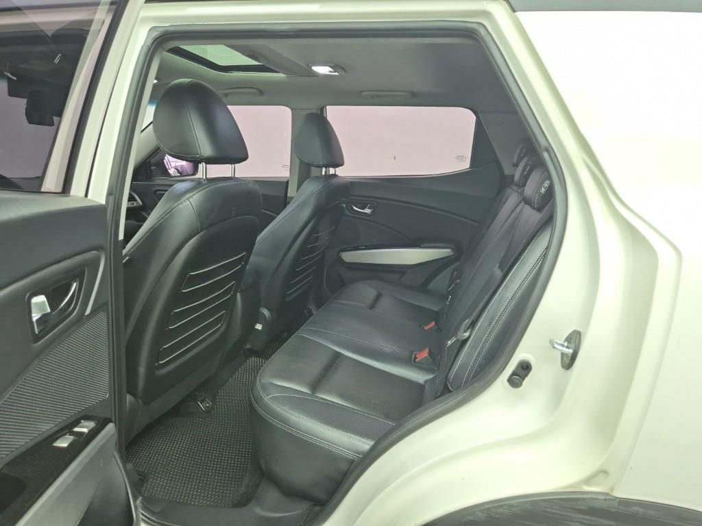 Ssangyong Tivoli - Vista 12