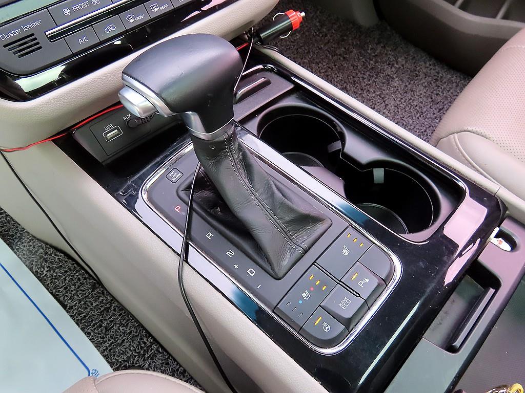 KIA Carnival - Vista 10