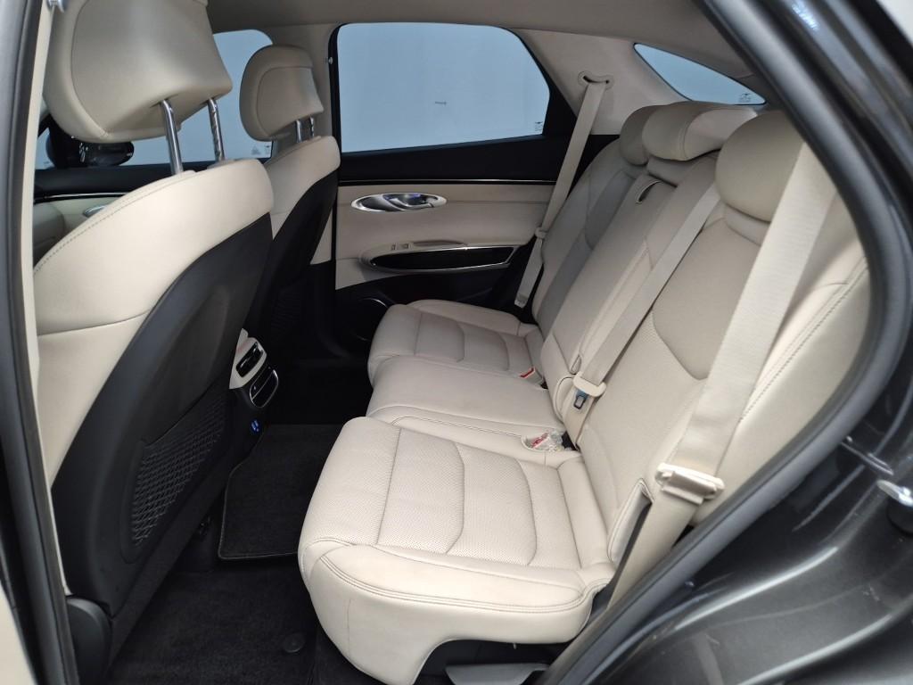 Genesis GV70 - Vista 12