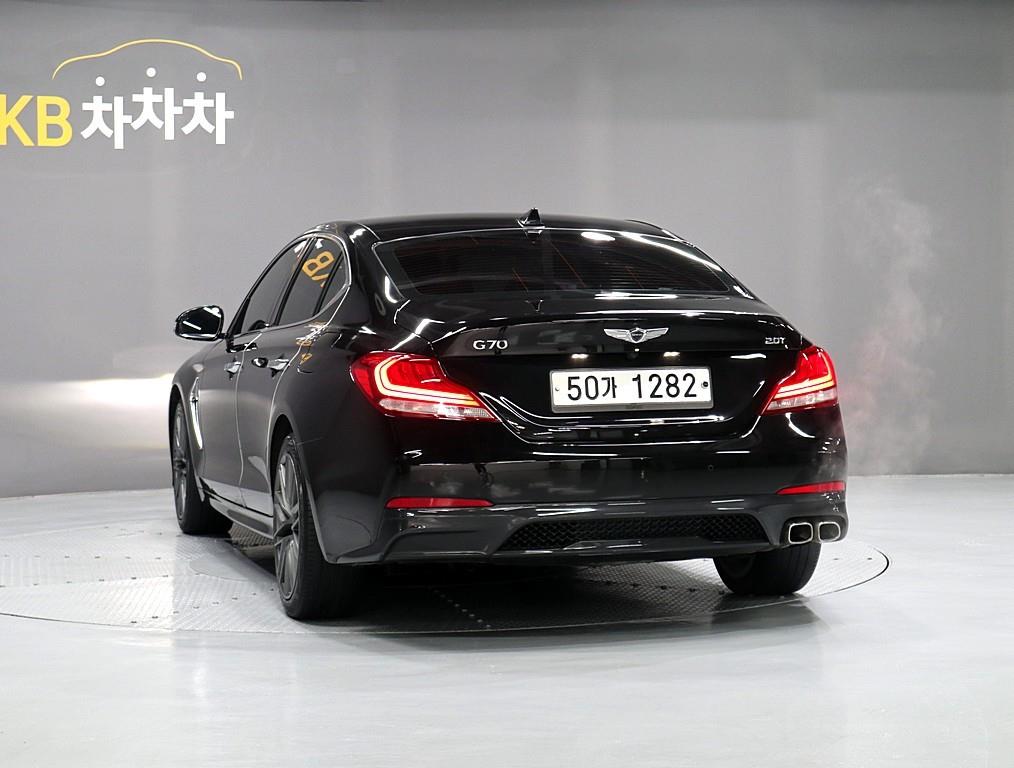 Genesis G70 - Vista 4