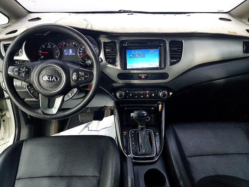 KIA Carens - Vista 5