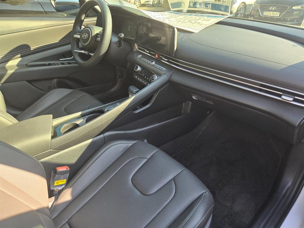 HYUNDAI Avante - Vista 5