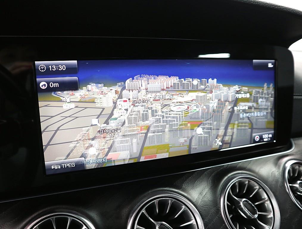 Mercedes Benz E class - Vista 12