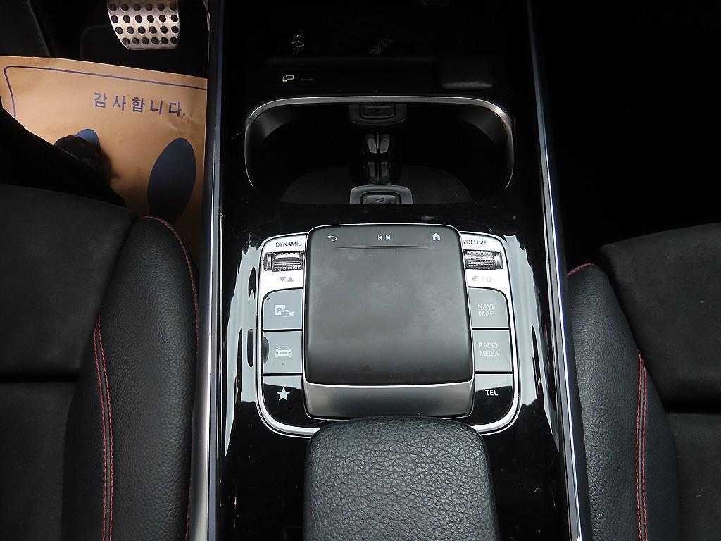 Mercedes Benz GLB Class - Vista 12