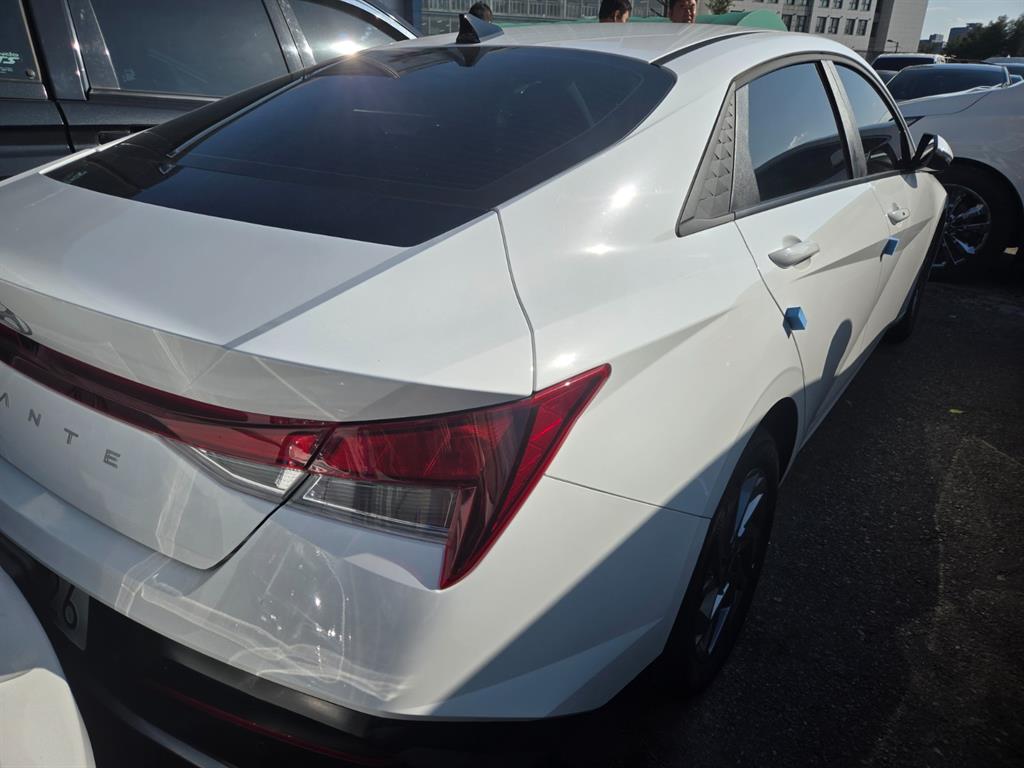 HYUNDAI Avante - Vista 3