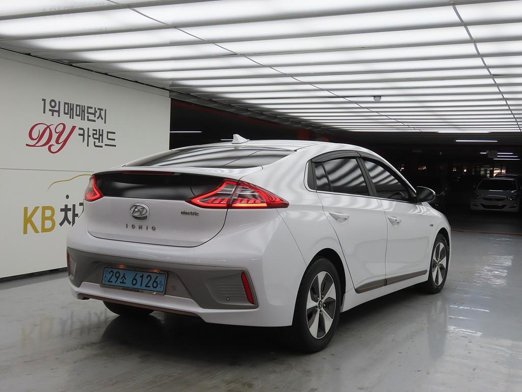 HYUNDAI Ioniq - Vista 4