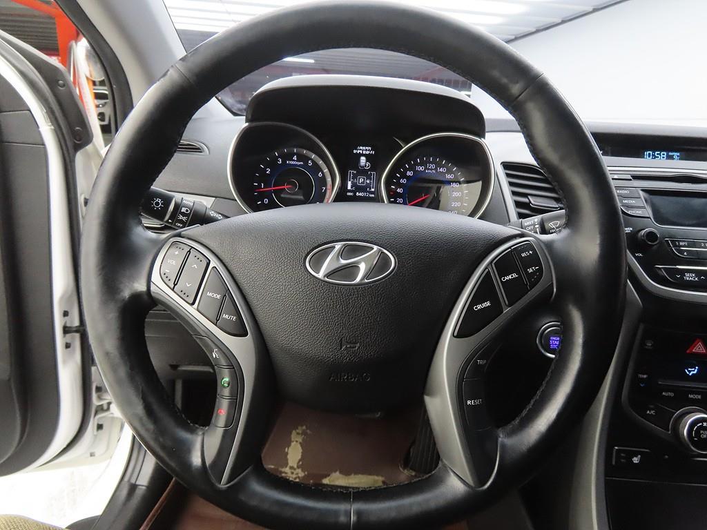 HYUNDAI Avante - Vista 8