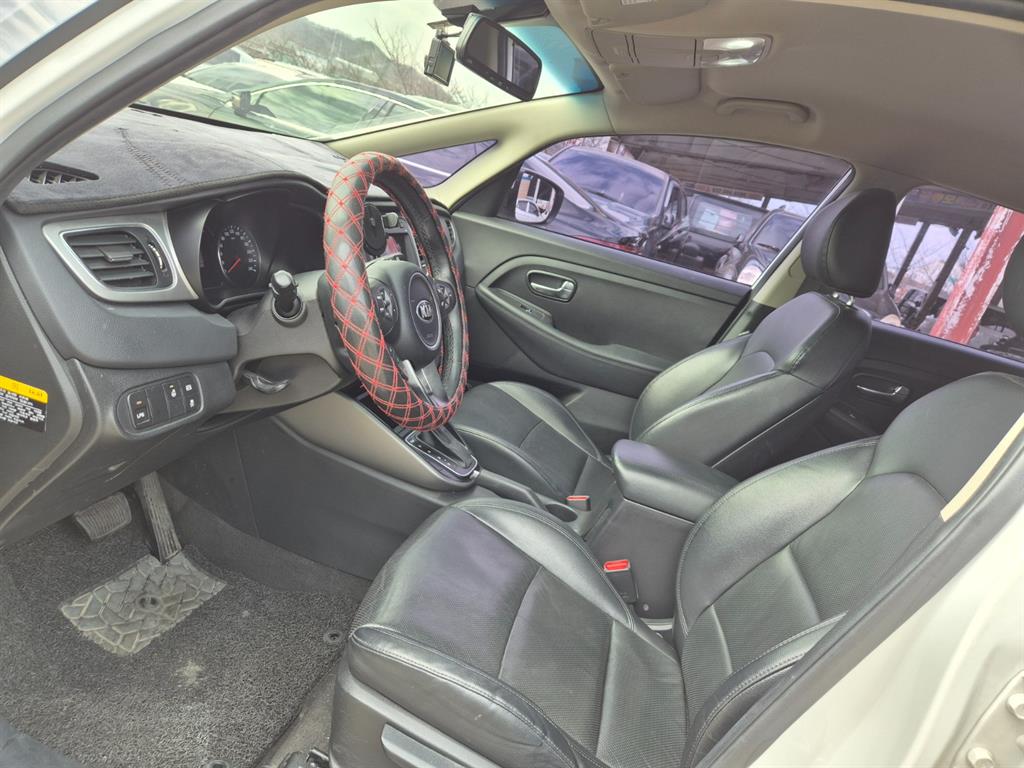 KIA Carens - Vista 10