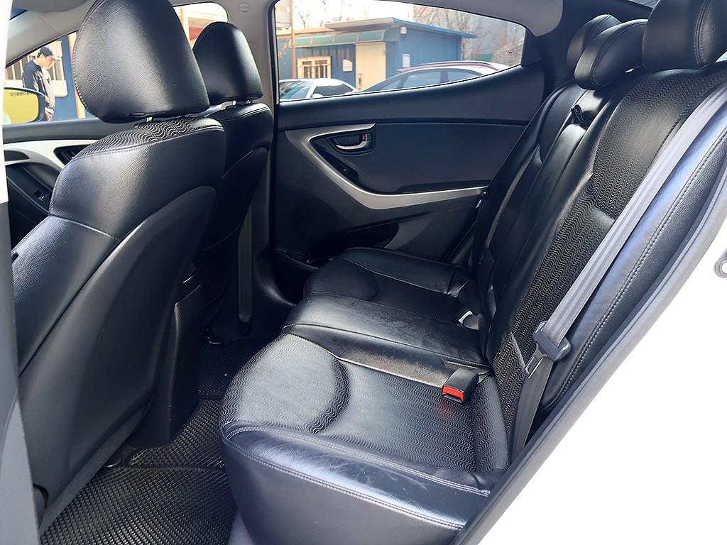 HYUNDAI Avante 2011 Blanco - Importación desde Corea - HF Imports Iquique - Foto 13