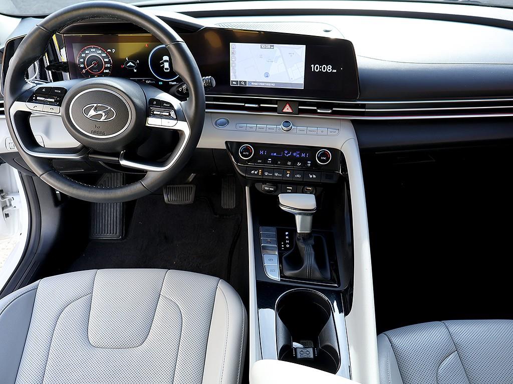 HYUNDAI Avante - Vista 7