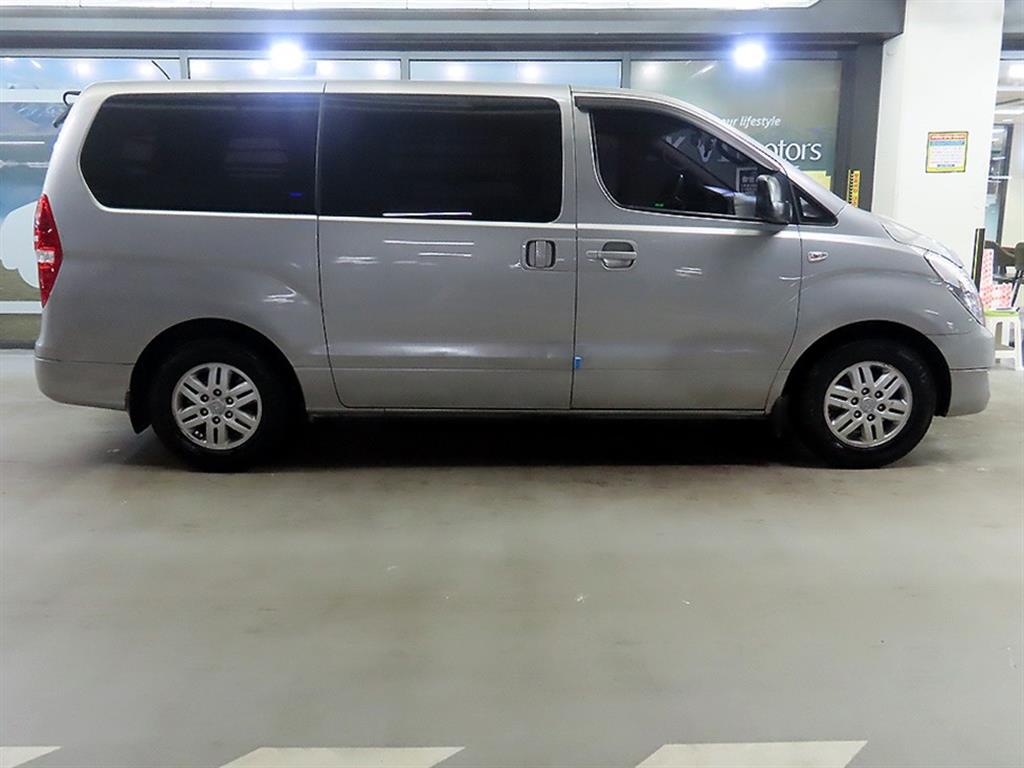 HYUNDAI Starex - Vista 3
