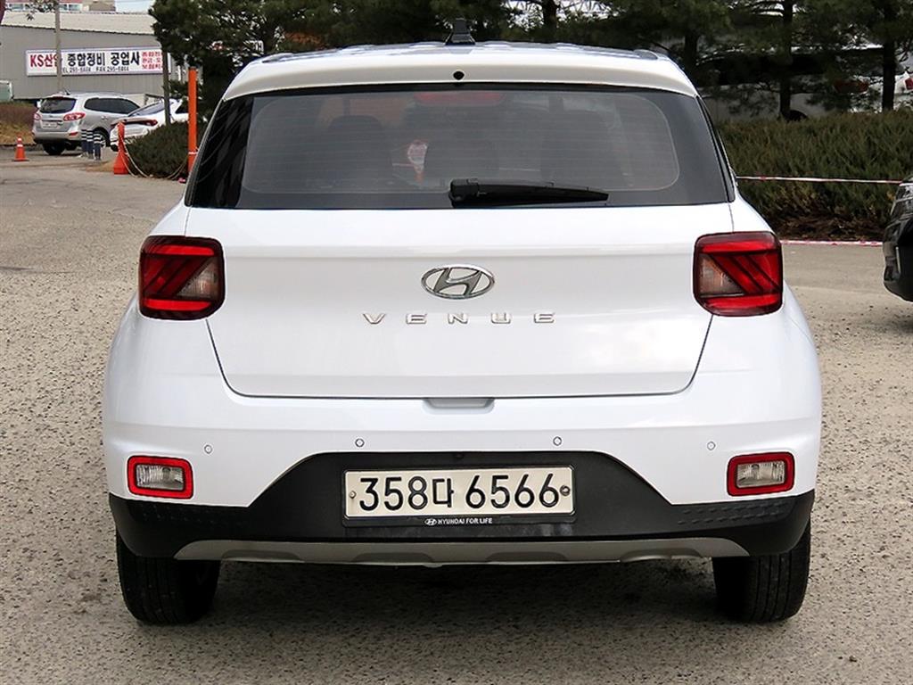 HYUNDAI Venue - Vista 4