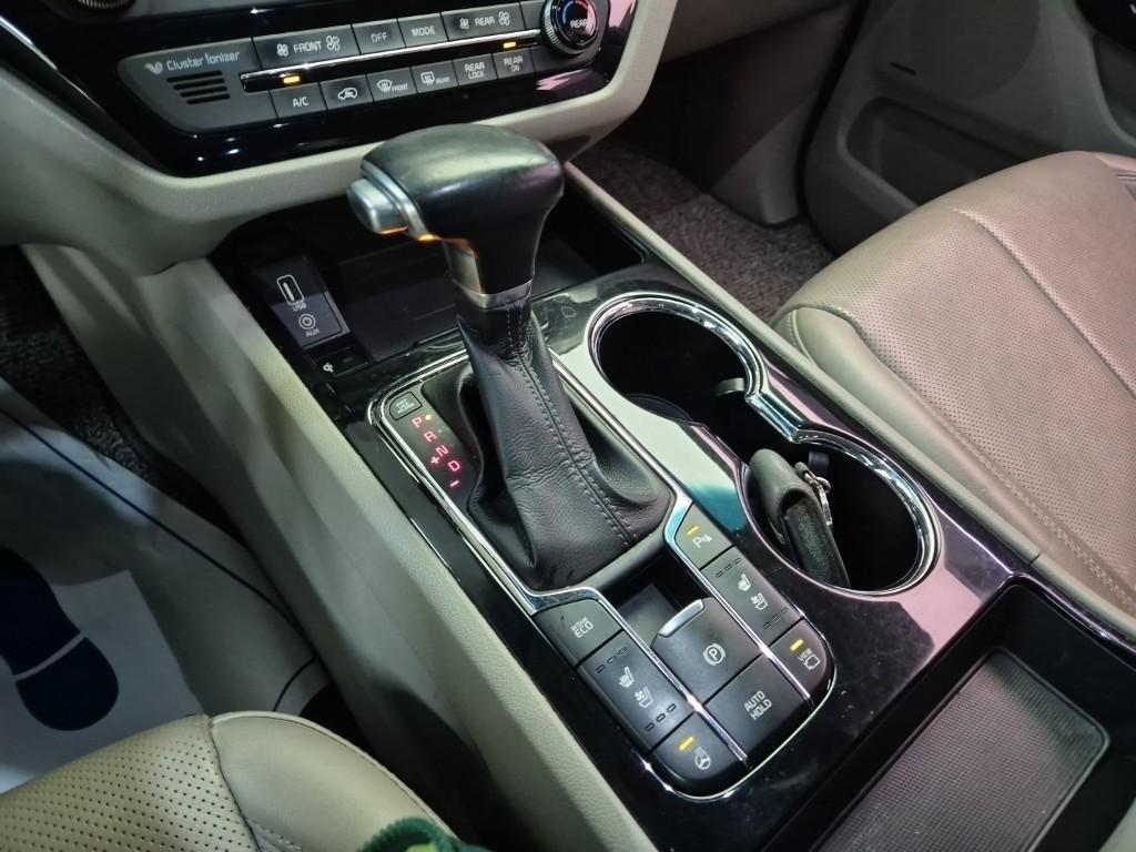 KIA Carnival - Vista 8