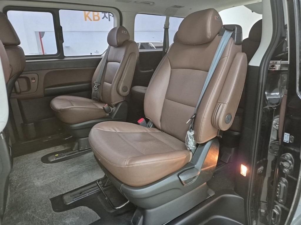 HYUNDAI Starex - Vista 12