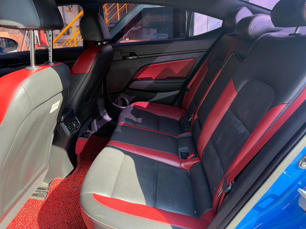 HYUNDAI Avante - Vista 12