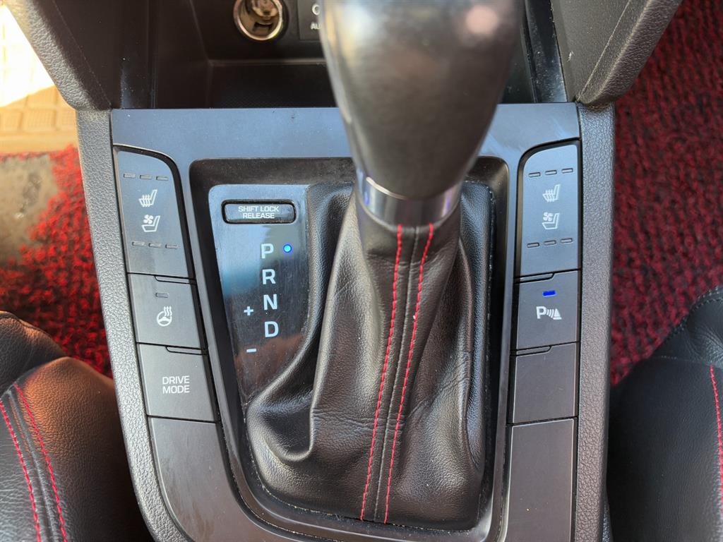 HYUNDAI Avante - Vista 10