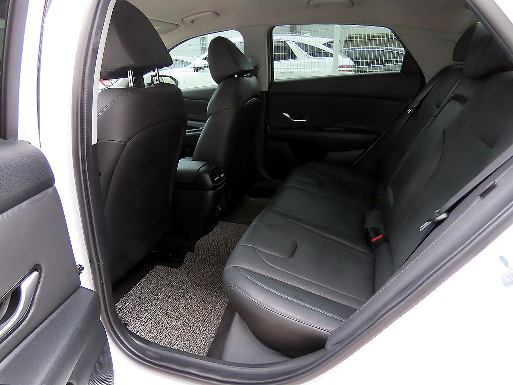 HYUNDAI Avante - Vista 6