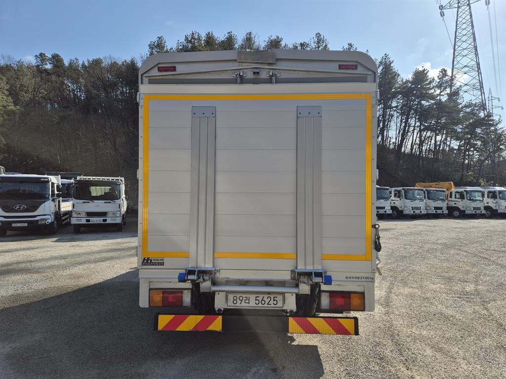 medium and large cargo truck - Vista 6