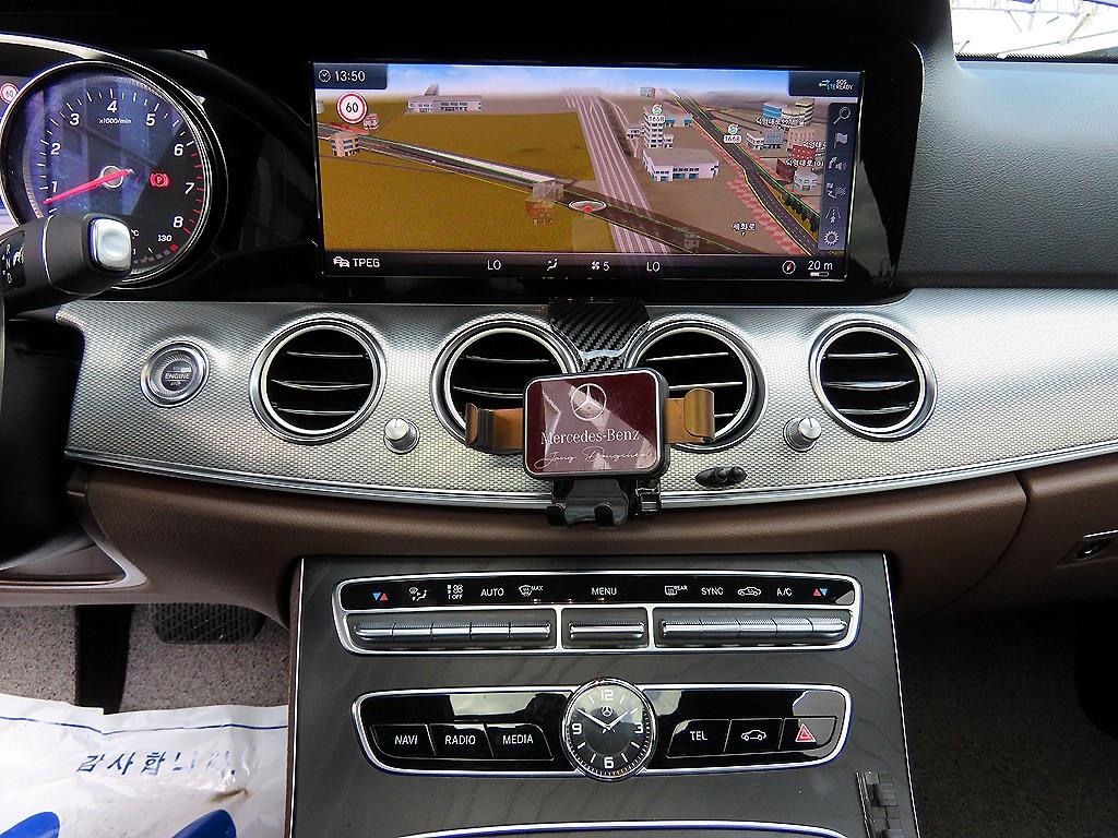 Mercedes Benz E class - Vista 12