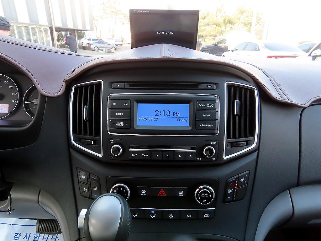 HYUNDAI Starex - Vista 12