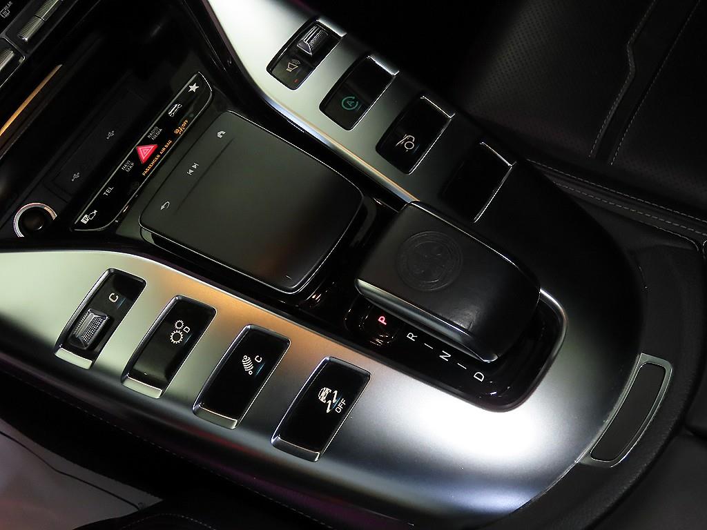 Mercedes Benz AMG GT - Vista 12