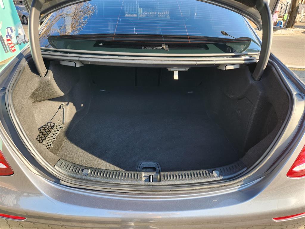 Mercedes Benz E class - Vista 5