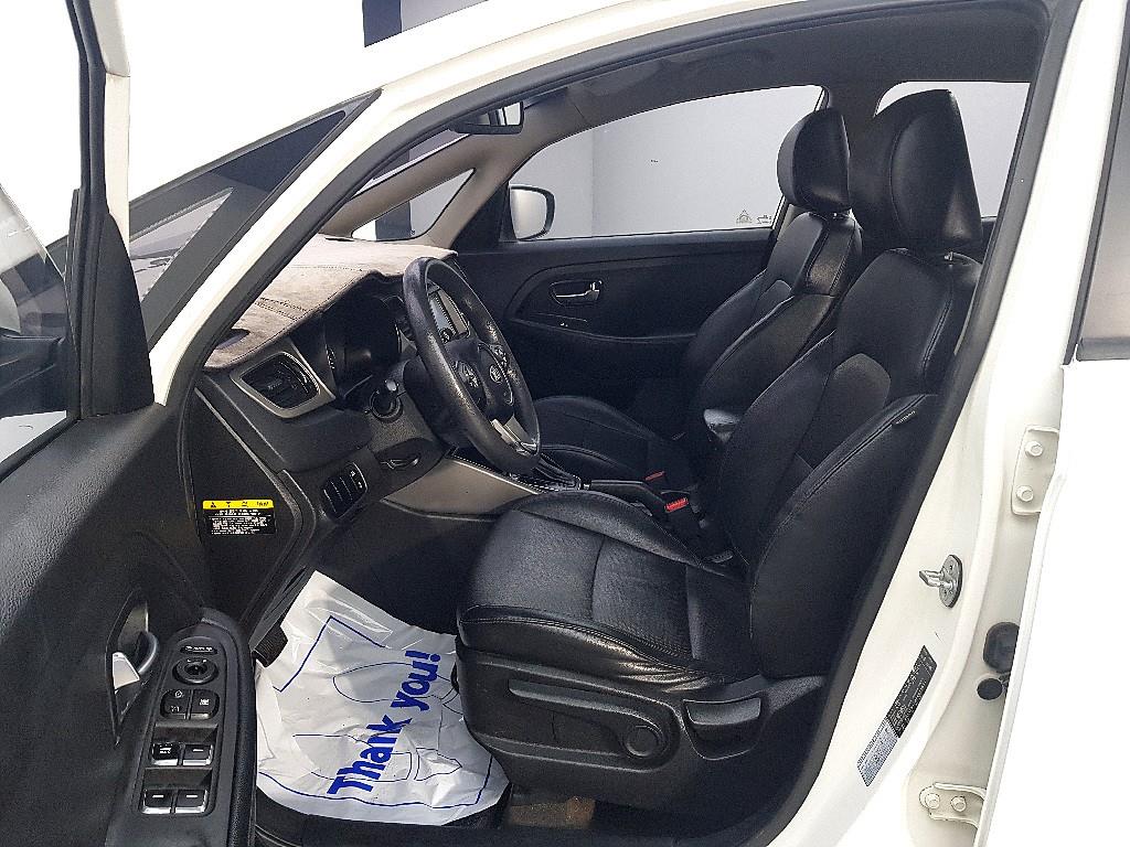 KIA Carens - Vista 8