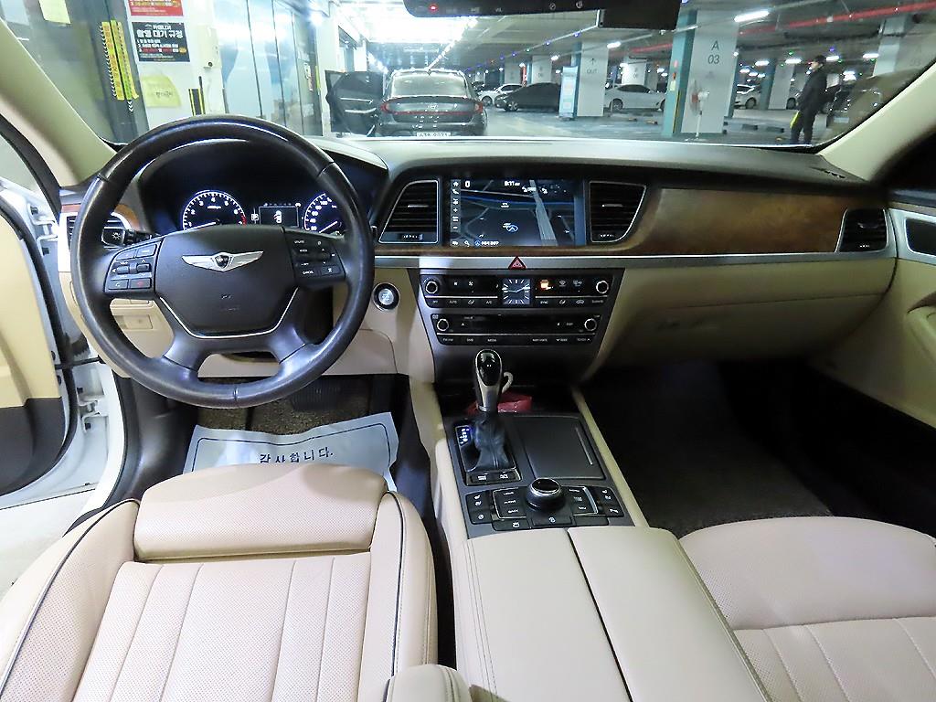 HYUNDAI Genesis - Vista 10