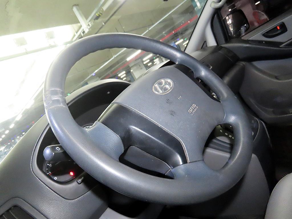 HYUNDAI Starex - Vista 8