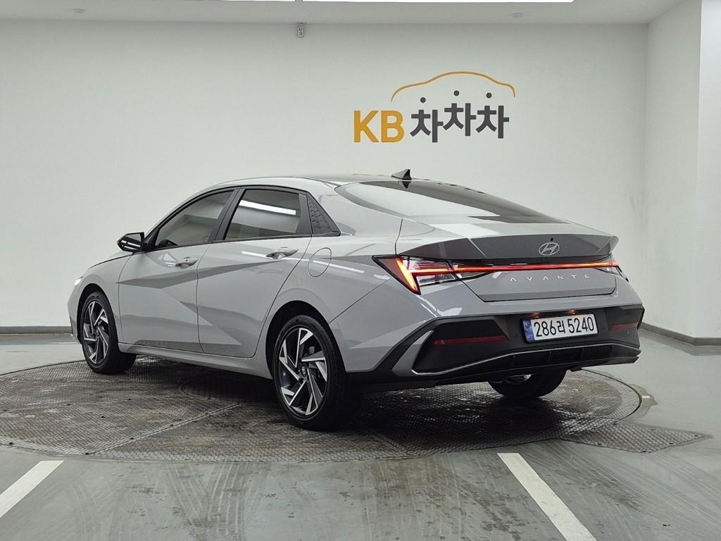 HYUNDAI Avante - Vista 3