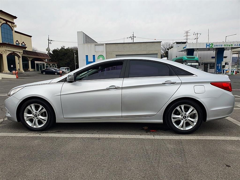 HYUNDAI Sonata - Vista 7