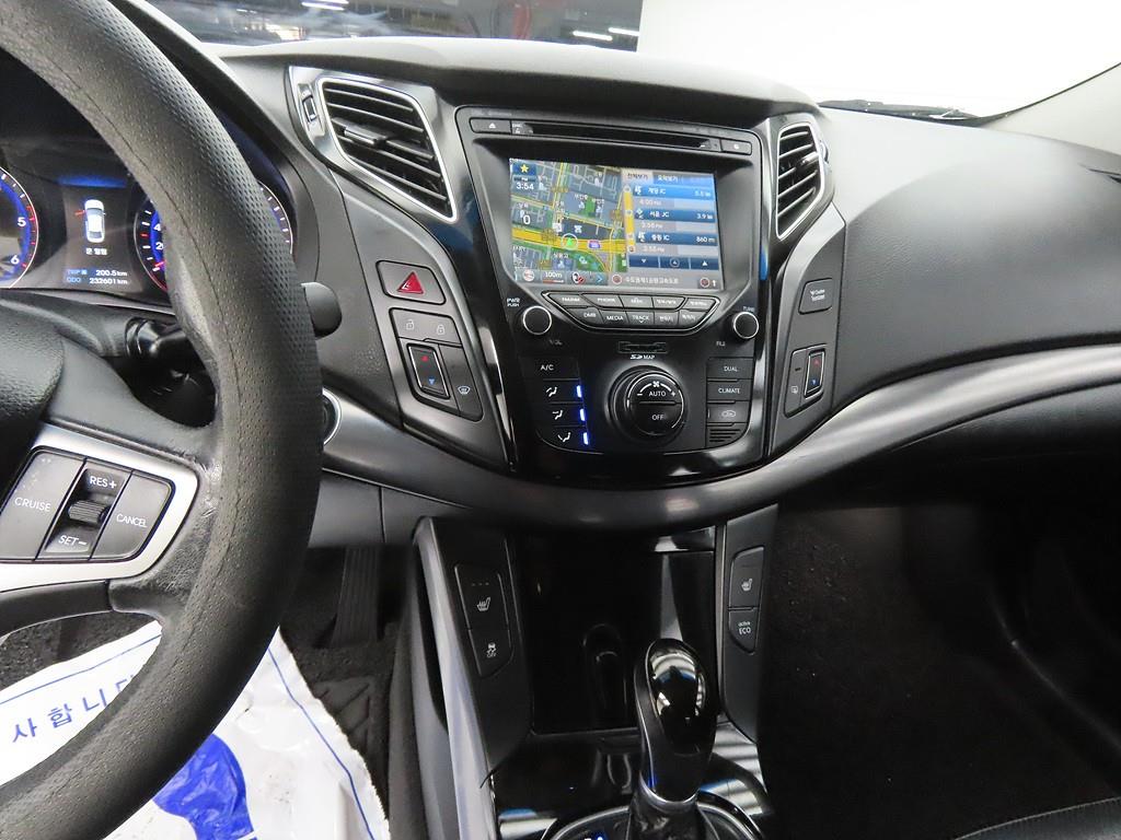 HYUNDAI i40 - Vista 10