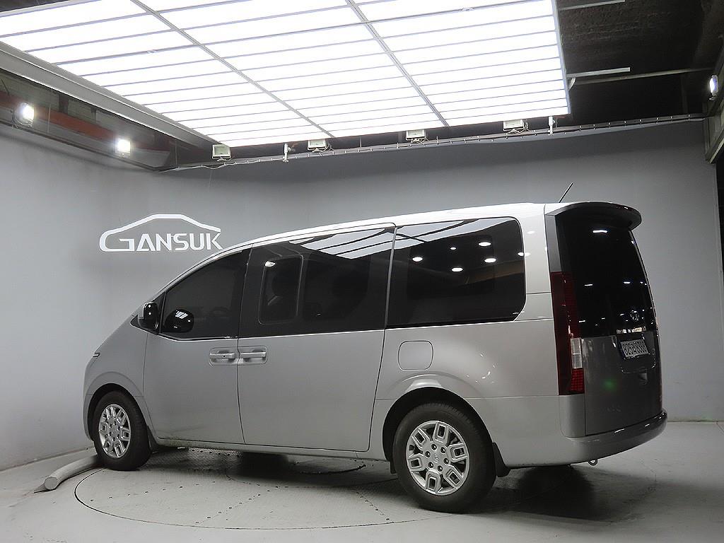 HYUNDAI Staria - Vista 5