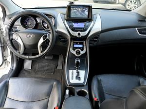 HYUNDAI Avante - Vista 10