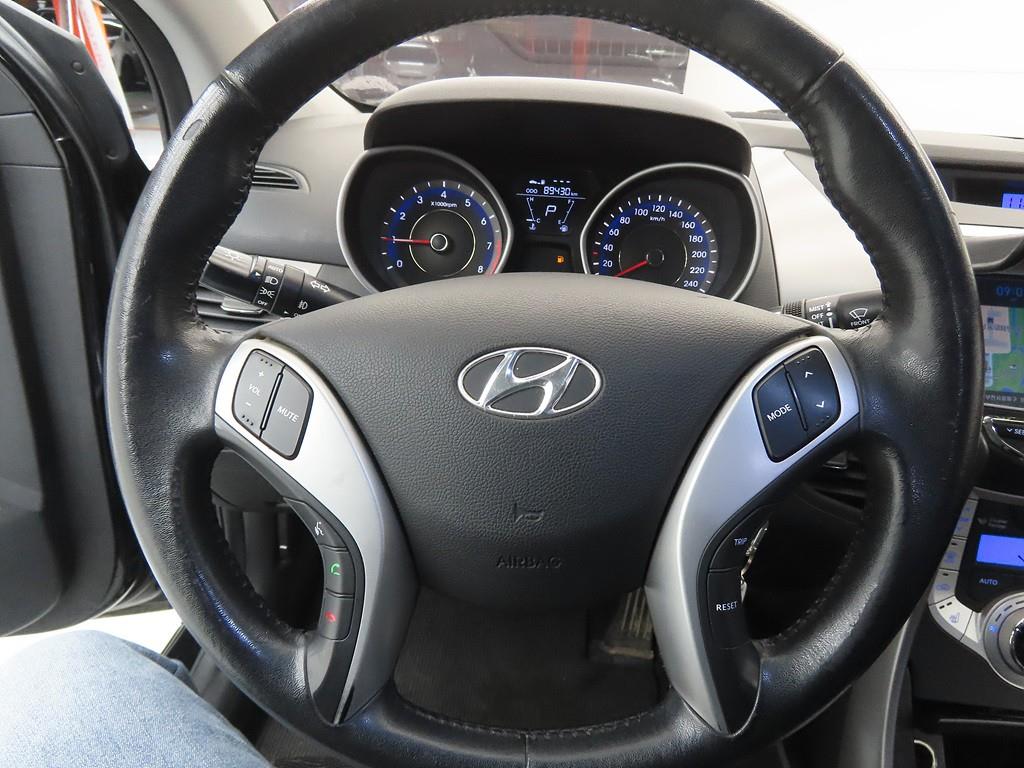 HYUNDAI Avante - Vista 8