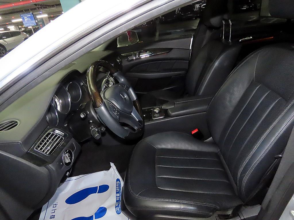 Mercedes Benz CLS Class - Vista 6