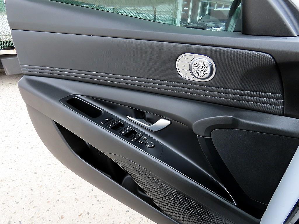 HYUNDAI Avante - Vista 11