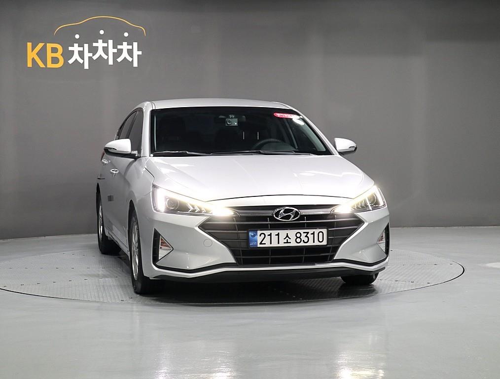 HYUNDAI Avante - Vista 2