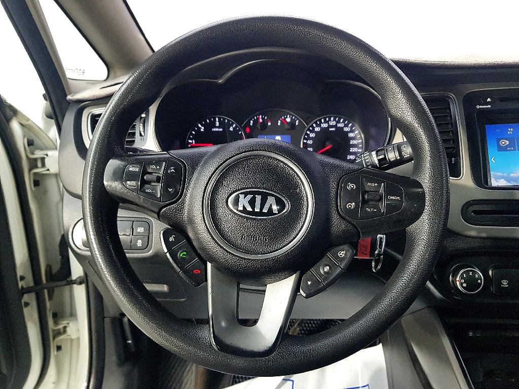 KIA Carens - Vista 12