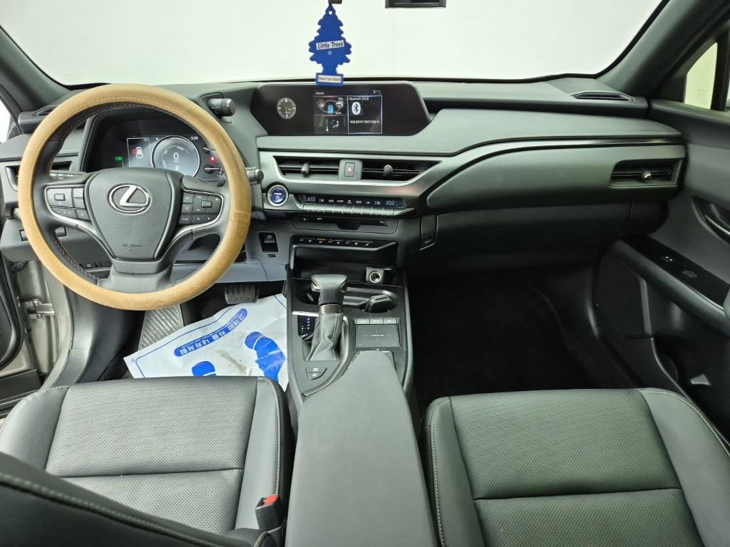 Lexus UX - Vista 5