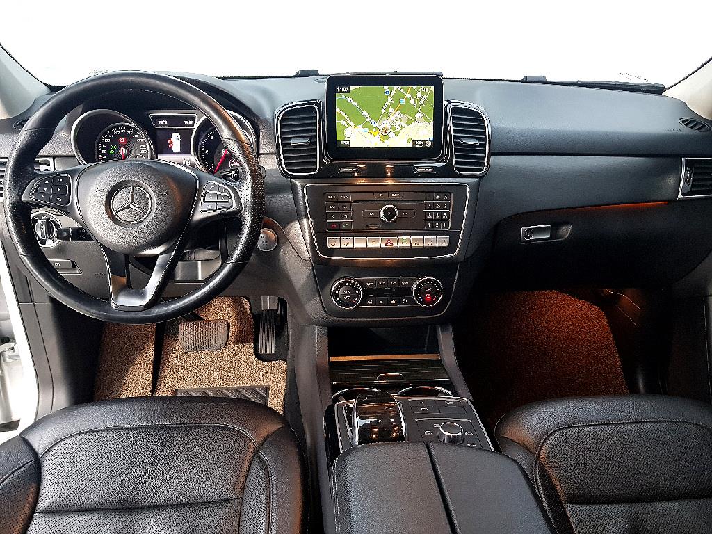 Mercedes Benz GLE Class - Vista 5