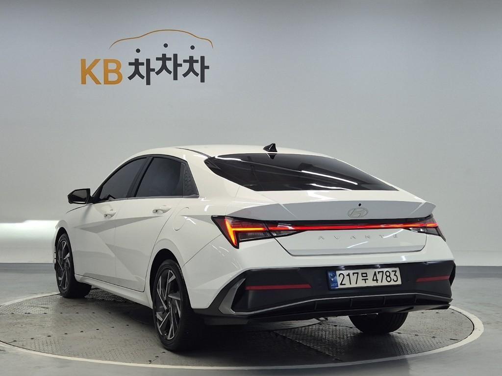 HYUNDAI Avante - Vista 2