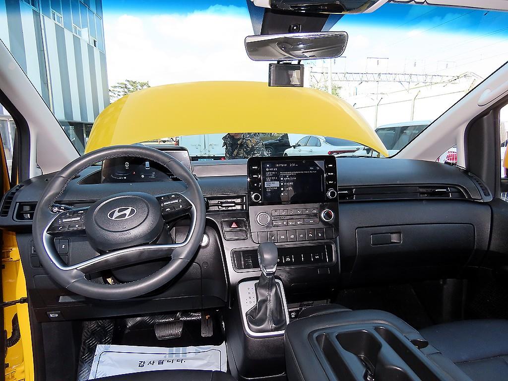 HYUNDAI Staria - Vista 8