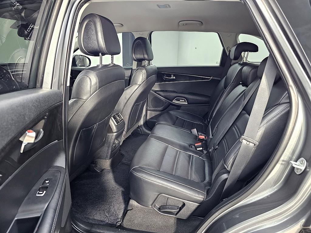 KIA Sorento - Vista 9