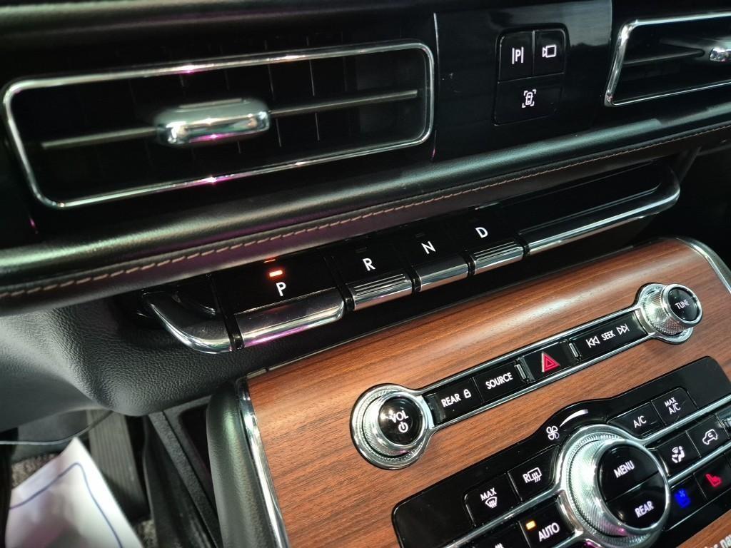 Lincoln Aviator - Vista 12