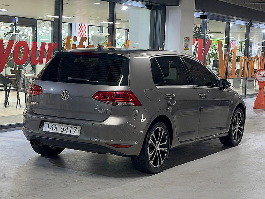 Volkswagen Golf - Vista 4