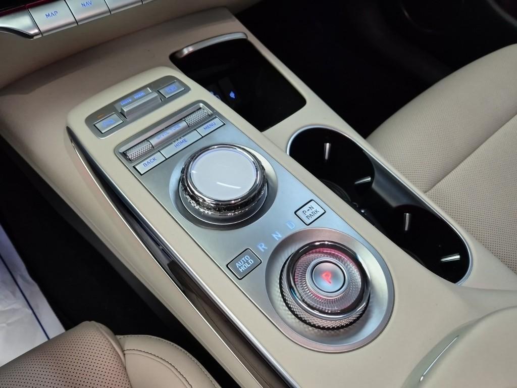 Genesis GV70 - Vista 8