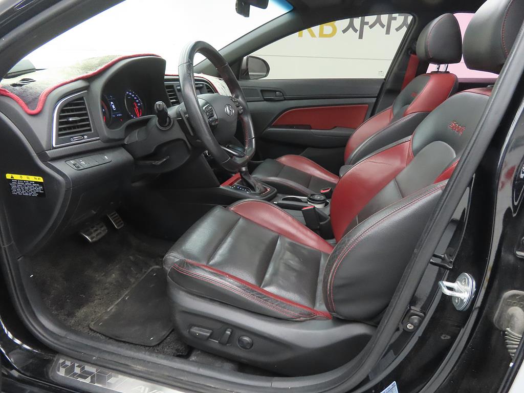 HYUNDAI Avante - Vista 5