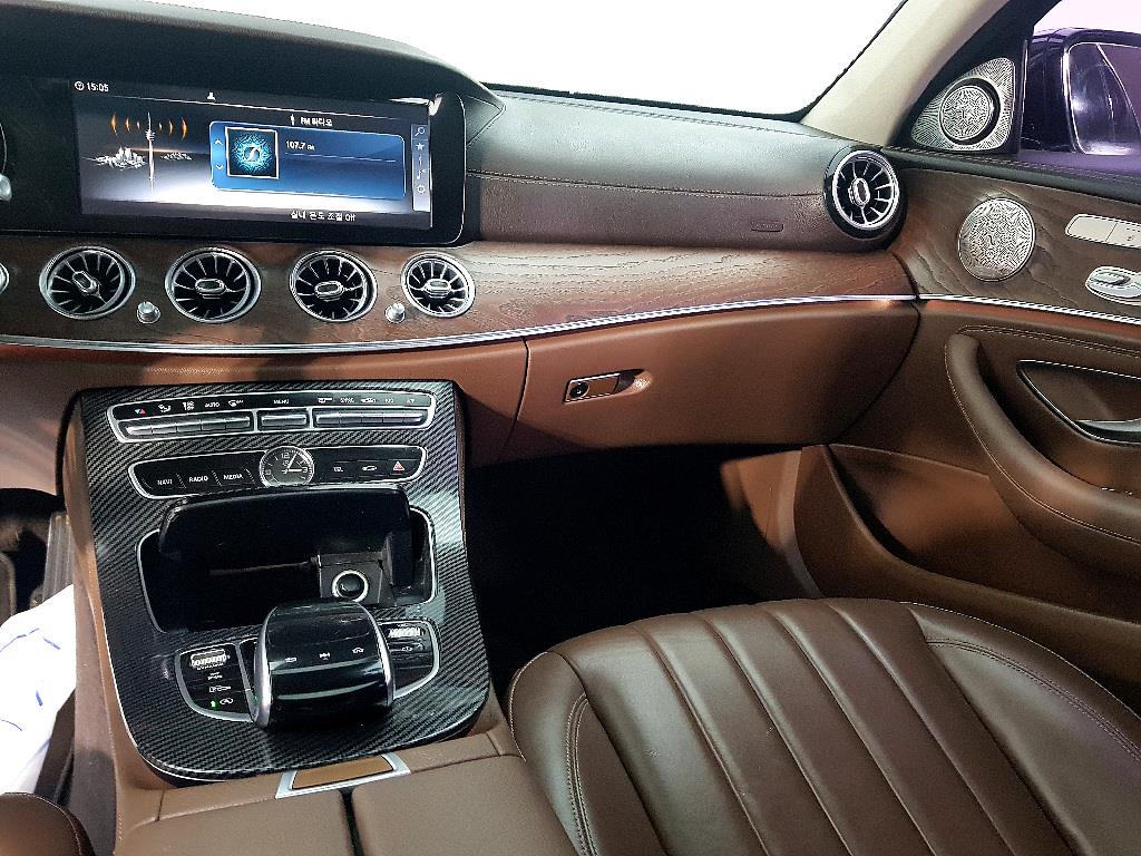 Mercedes Benz E class - Vista 10