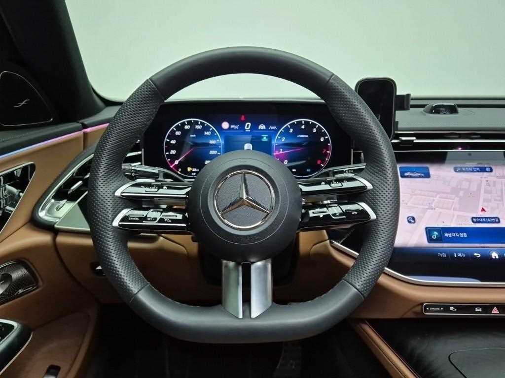 Mercedes Benz E class - Vista 8